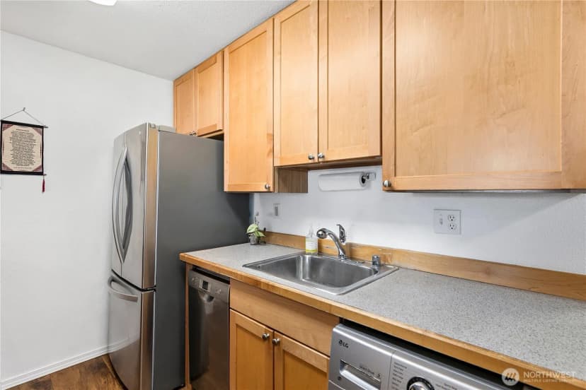 Property photo for 22993 Marine View Drive S #d306, Des Moines photo 14