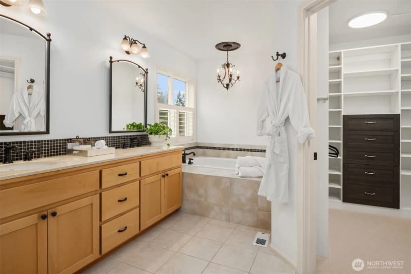 Property photo for 10414 Se 13th Street, Bellevue photo 24