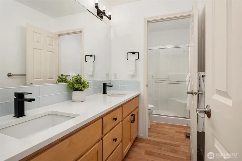 Property photo for 10414 Se 13th Street, Bellevue photo 32