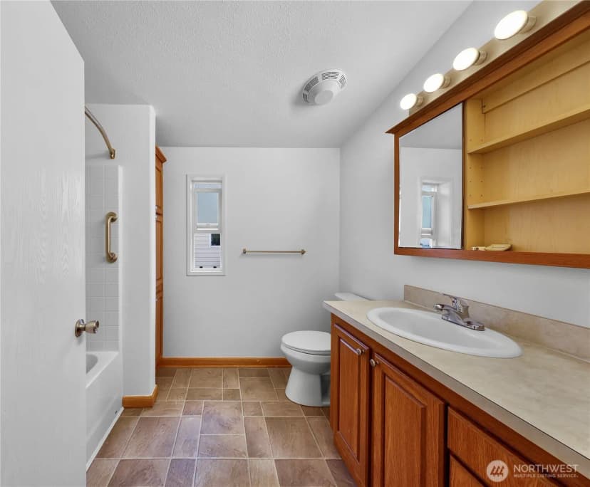 Property photo for 8585 Harborview Road #5, Blaine photo 15