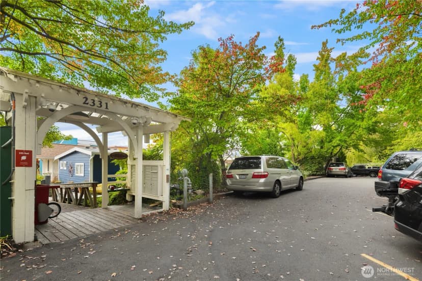 Property photo for 2331 Fairview Avenue E #i, Seattle photo 32
