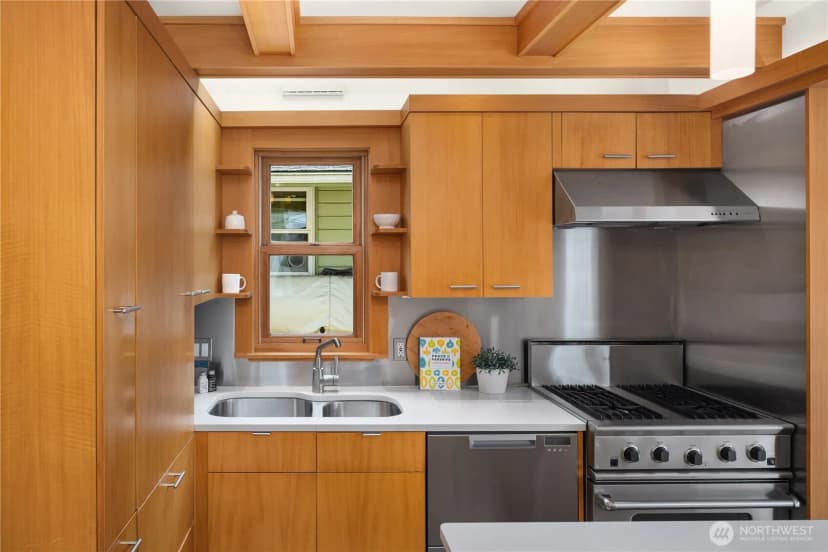 Property photo for 2331 Fairview Avenue E #i, Seattle photo 13
