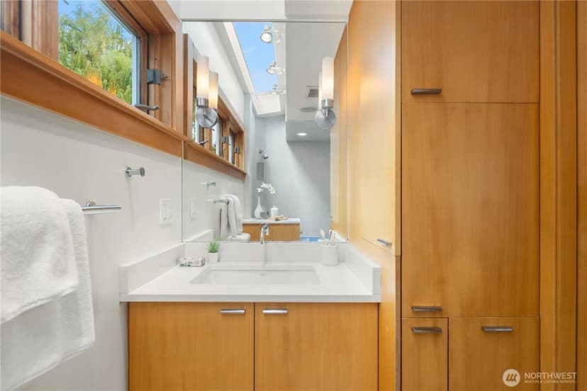 Property photo for 2331 Fairview Avenue E #i, Seattle photo 23