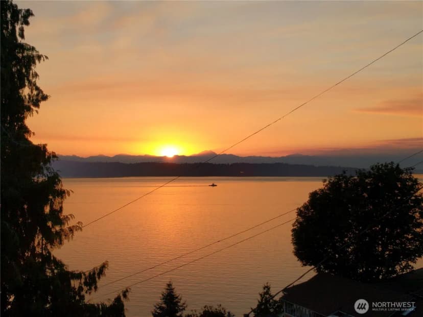 Property photo for 2704 Sw 152nd Place, Burien photo 3
