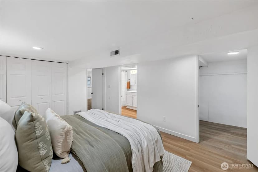 Property photo for 2907 2909 Sw Cloverdale Street, Seattle photo 23