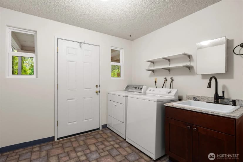 Property photo for 13938 15th Place Sw, Burien photo 34