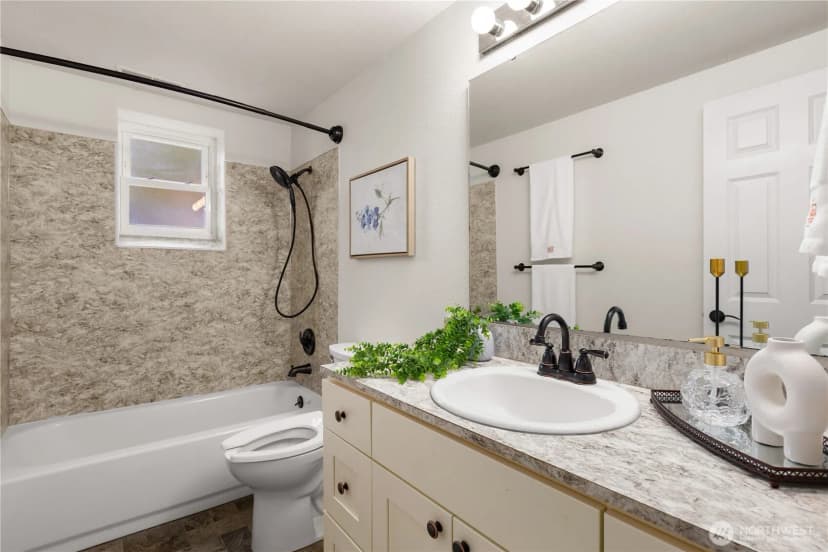 Property photo for 13938 15th Place Sw, Burien photo 31