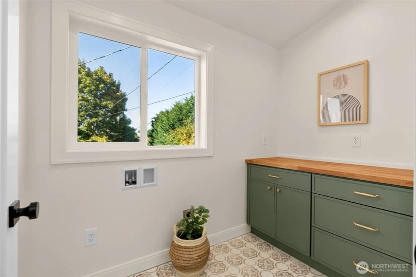 Property photo for 8148 13th Avenue Sw, Seattle photo 16