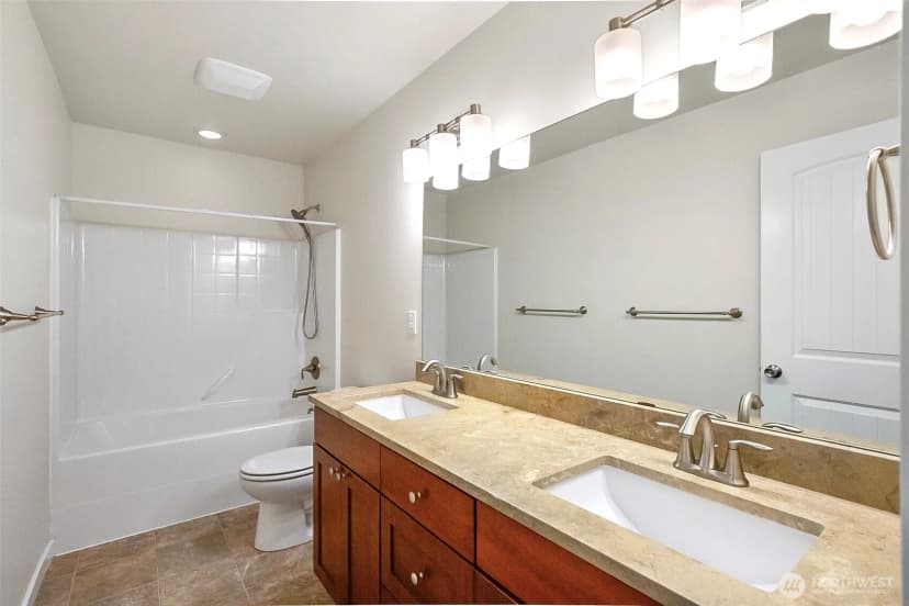 Property photo for 215 Sw 144th Street, Burien photo 12
