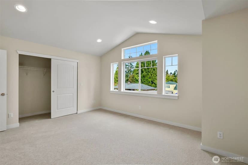 Property photo for 215 Sw 144th Street, Burien photo 11