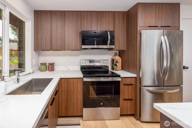 Property photo for 6048 28th Avenue Ne, Seattle photo 5