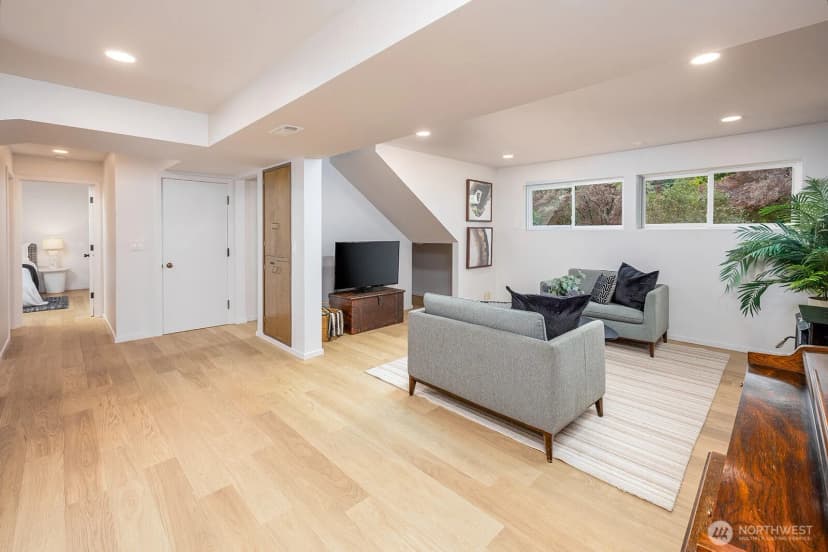 Property photo for 6048 28th Avenue Ne, Seattle photo 19