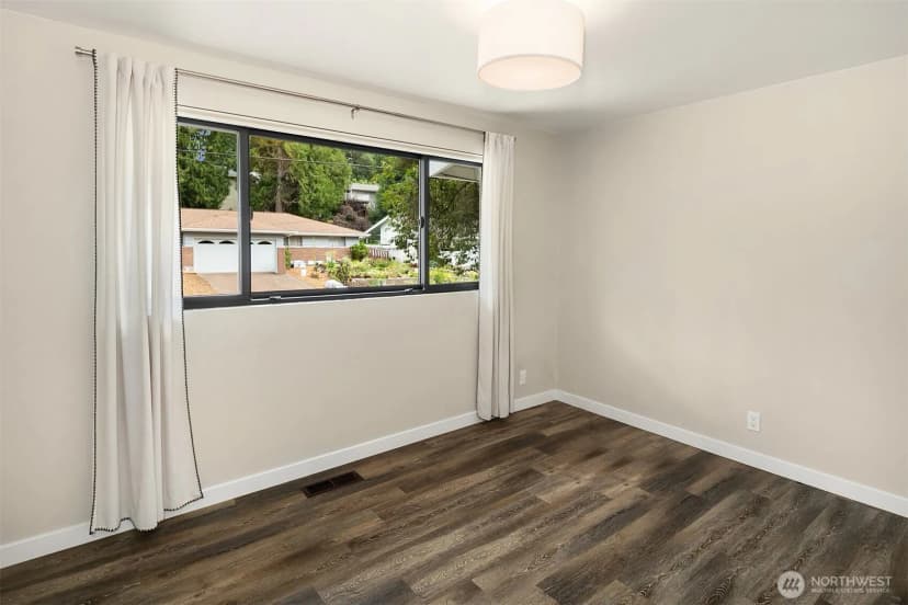 Property photo for 5619 125th Avenue Se, Bellevue photo 14