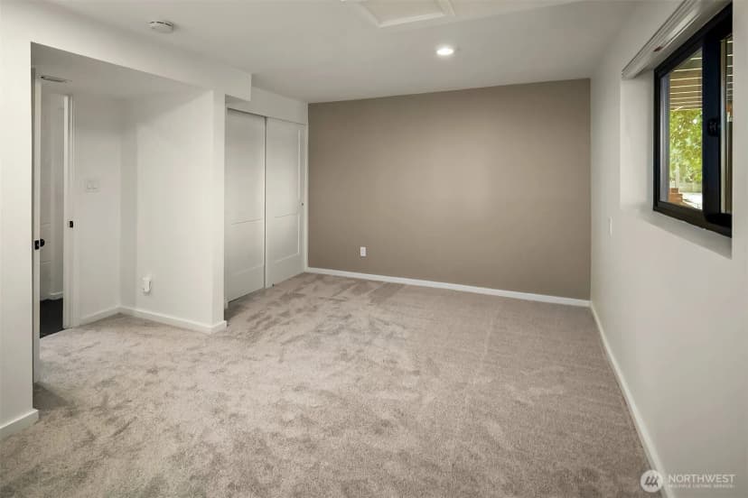 Property photo for 5619 125th Avenue Se, Bellevue photo 19