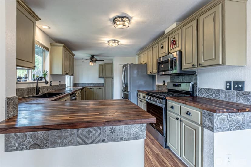 Property photo for 2704 180th Avenue E, Lake Tapps photo 9