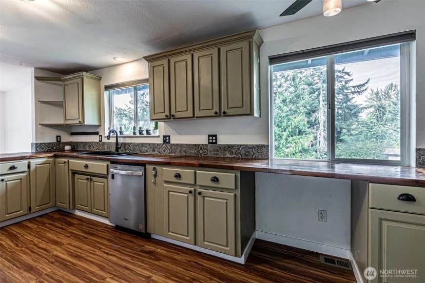 Property photo for 2704 180th Avenue E, Lake Tapps photo 8
