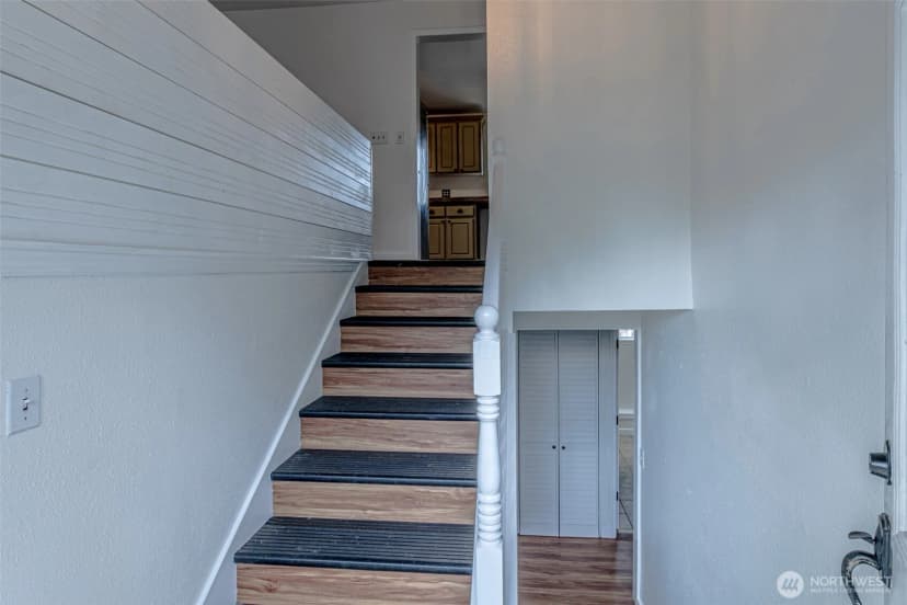 Property photo for 2704 180th Avenue E, Lake Tapps photo 4