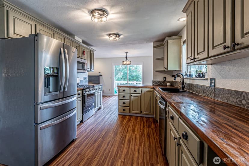Property photo for 2704 180th Avenue E, Lake Tapps photo 6