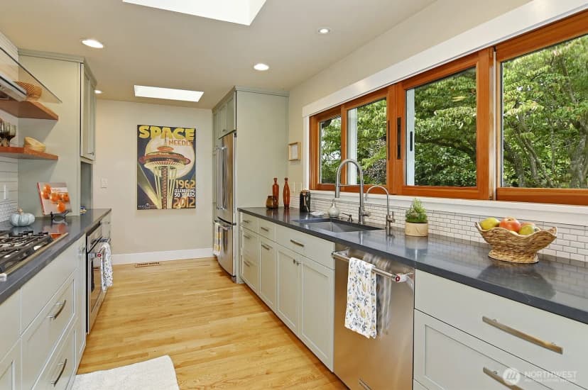 Property photo for 124 N 180th Street, Shoreline photo 9