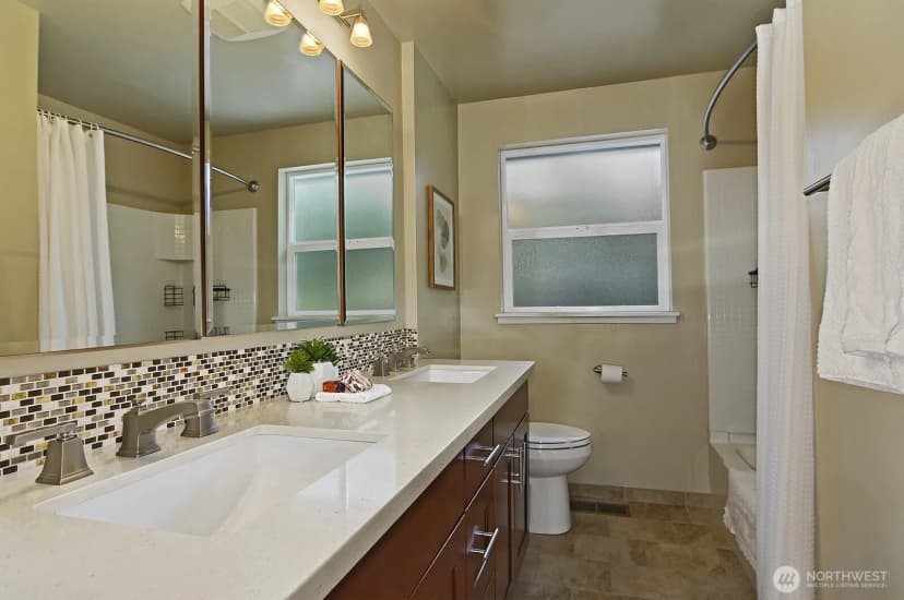 Property photo for 124 N 180th Street, Shoreline photo 18