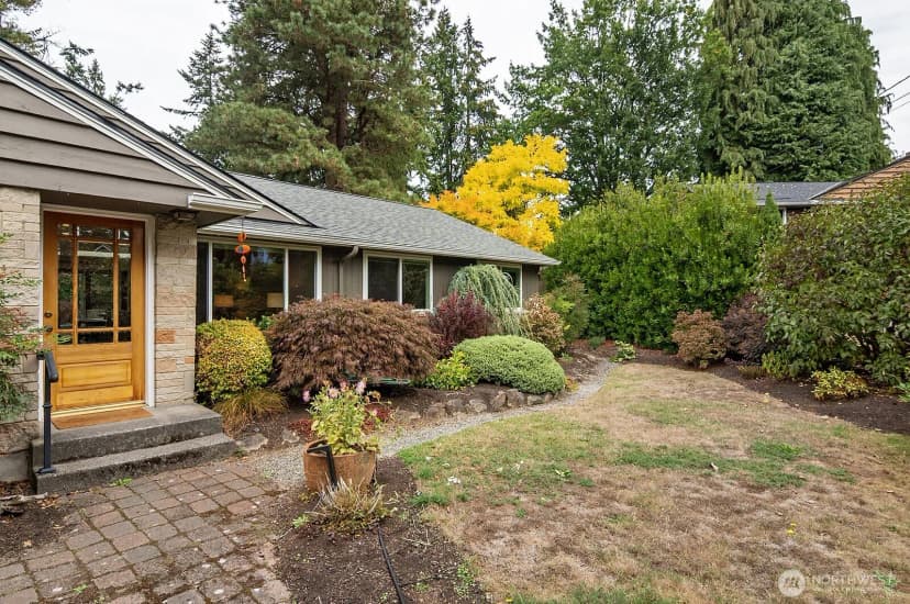 Property photo for 124 N 180th Street, Shoreline photo 2