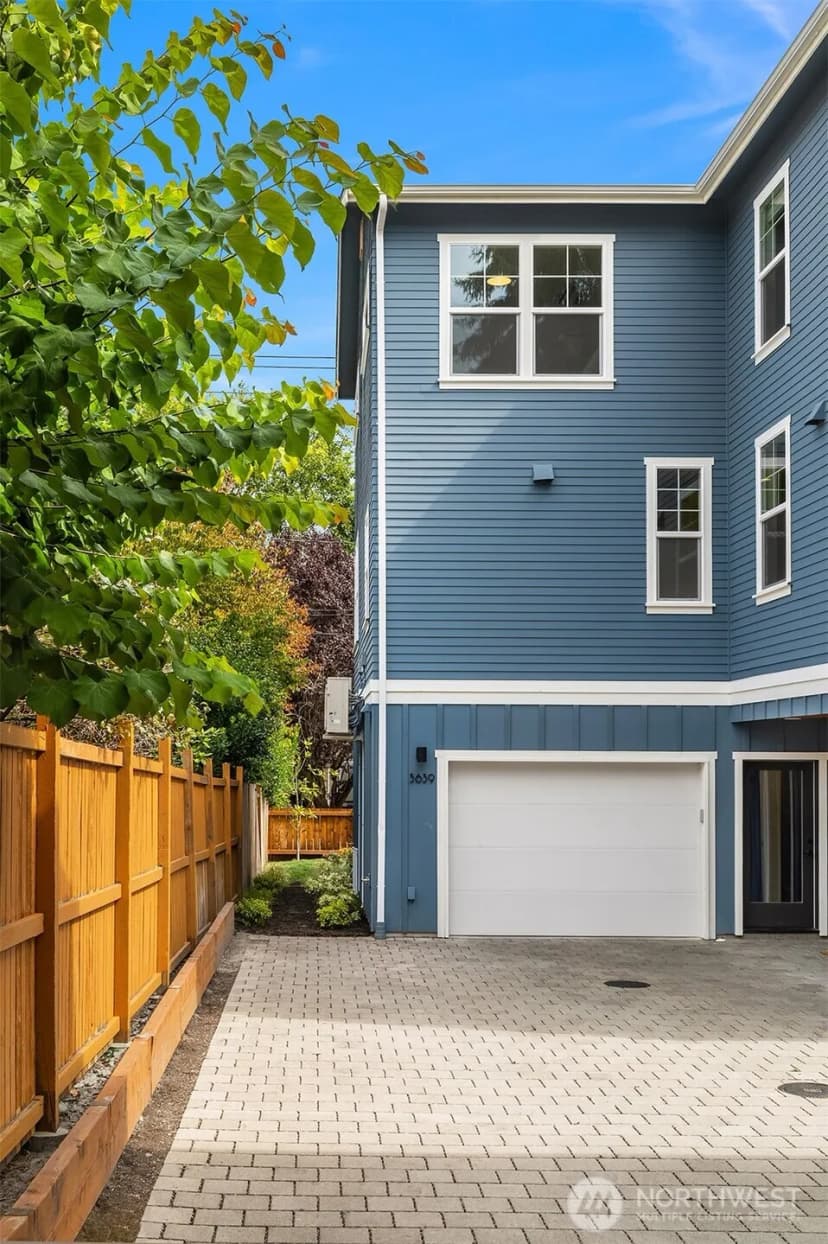 Property photo for 3639 34th Avenue W, Seattle photo 33