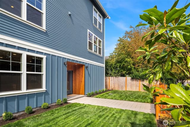 Property photo for 3639 34th Avenue W, Seattle photo 3