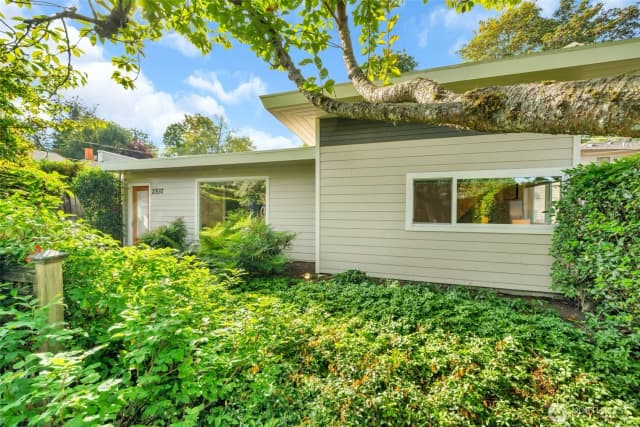 Property photo for 2537 Ne 97th Street, Seattle photo 2