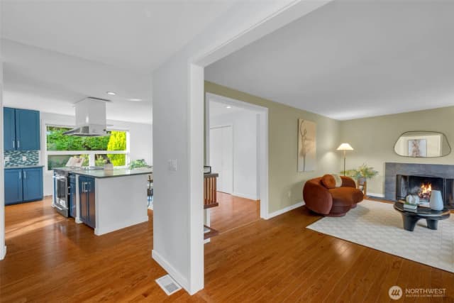 Property photo for 2537 Ne 97th Street, Seattle photo 4