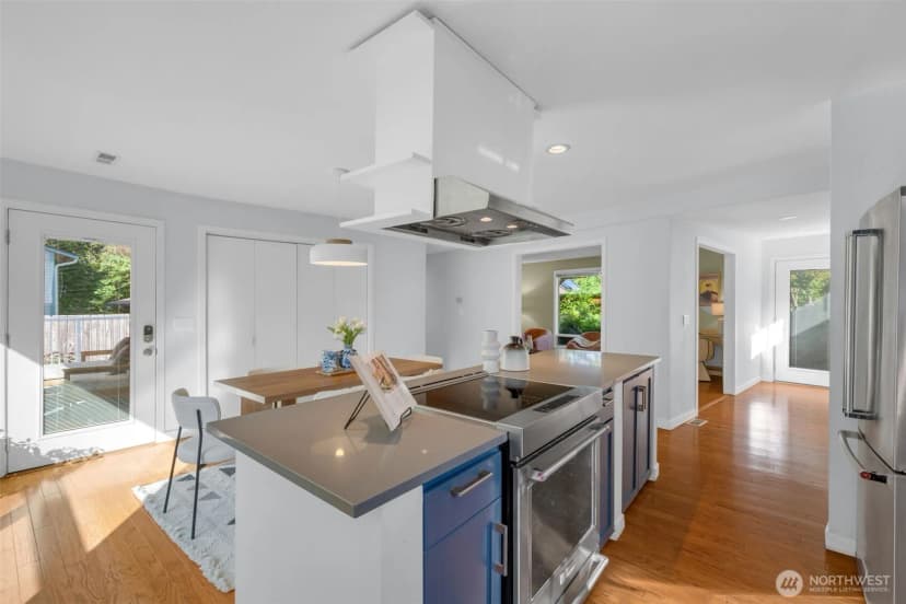 Property photo for 2537 Ne 97th Street, Seattle photo 10