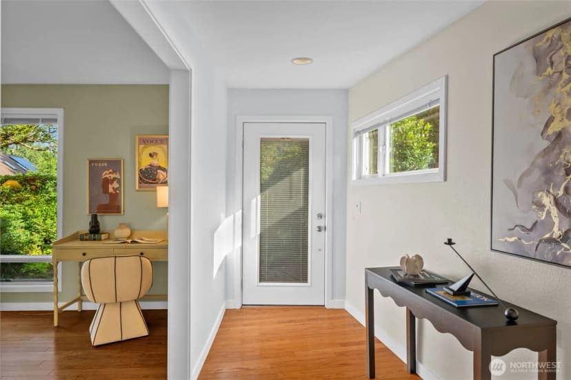 Property photo for 2537 Ne 97th Street, Seattle photo 3