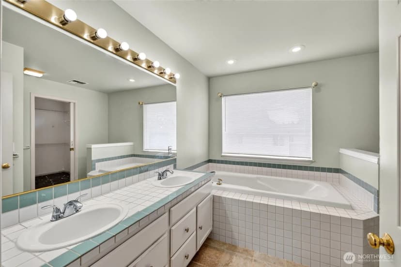 Property photo for 10021 Se 245th Place, Kent photo 20