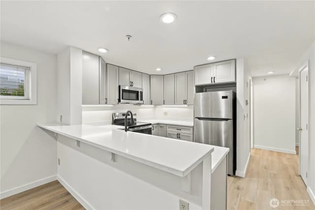 Property photo for 2125 California Avenue Sw #103, Seattle photo 5