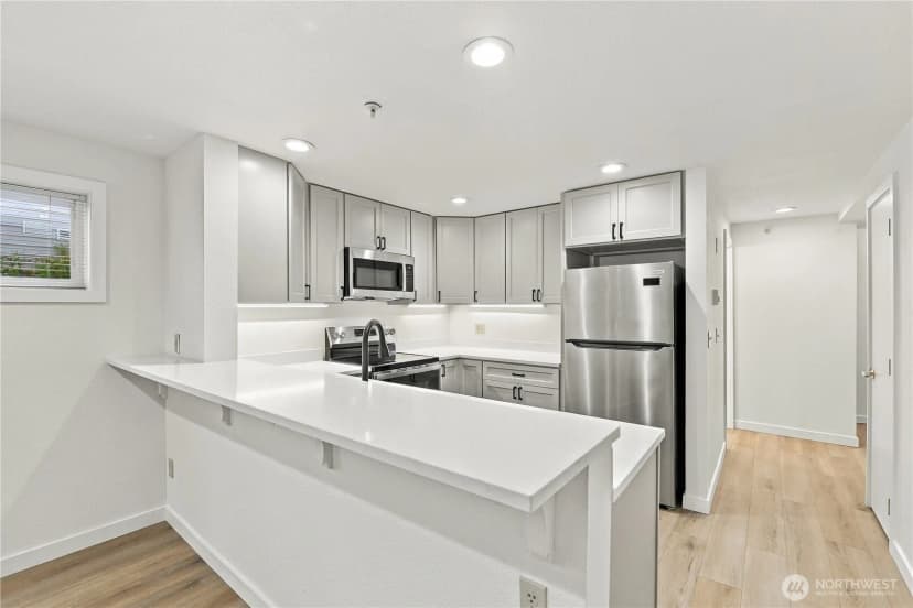 Property photo for 2125 California Avenue Sw #103, Seattle photo 5