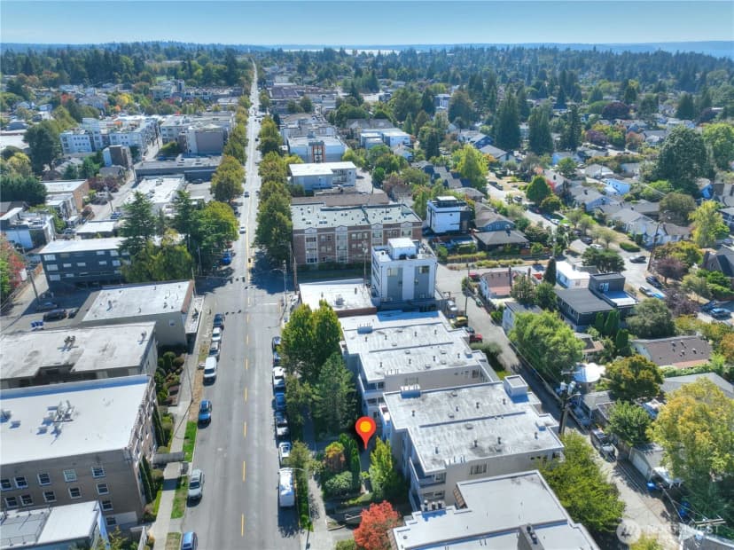 Property photo for 2125 California Avenue Sw #103, Seattle photo 2