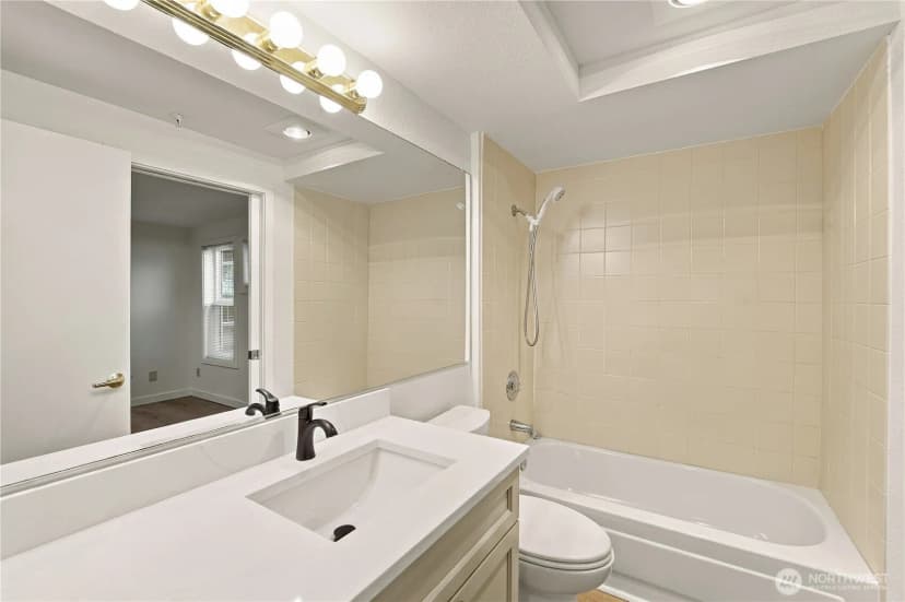 Property photo for 2125 California Avenue Sw #103, Seattle photo 18