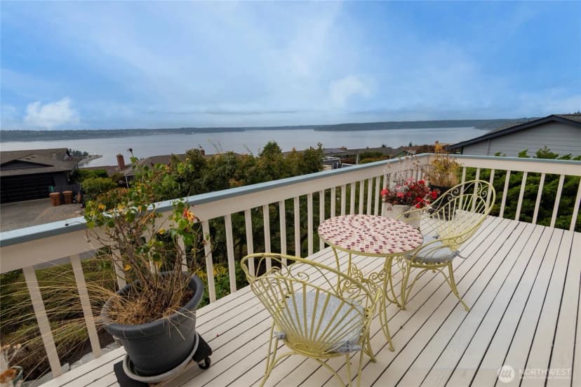 Property photo for 5815 Frances Avenue Ne, Tacoma photo 8