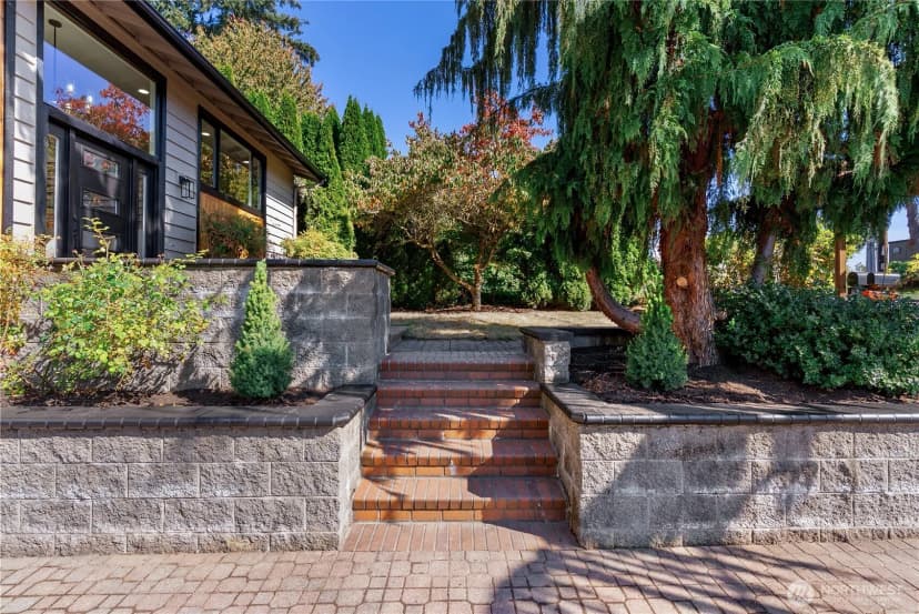 Property photo for 803 240th Street Se, Bothell photo 2