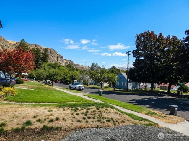 Property photo for 308 Stevens Avenue, Coulee Dam photo 2