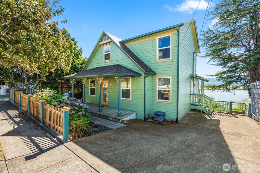 Property photo for 330 Columbia Street, Cathlamet photo 3