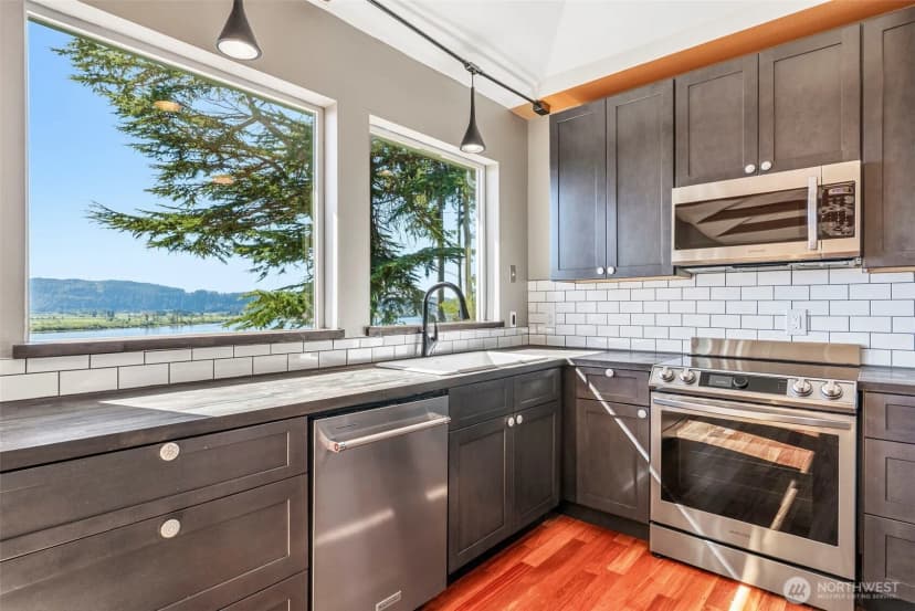 Property photo for 330 Columbia Street, Cathlamet photo 13