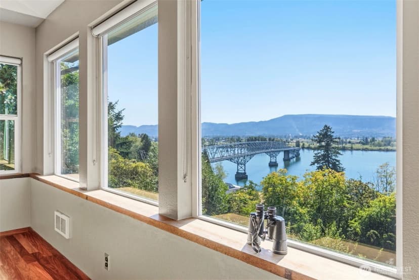 Property photo for 330 Columbia Street, Cathlamet photo 17