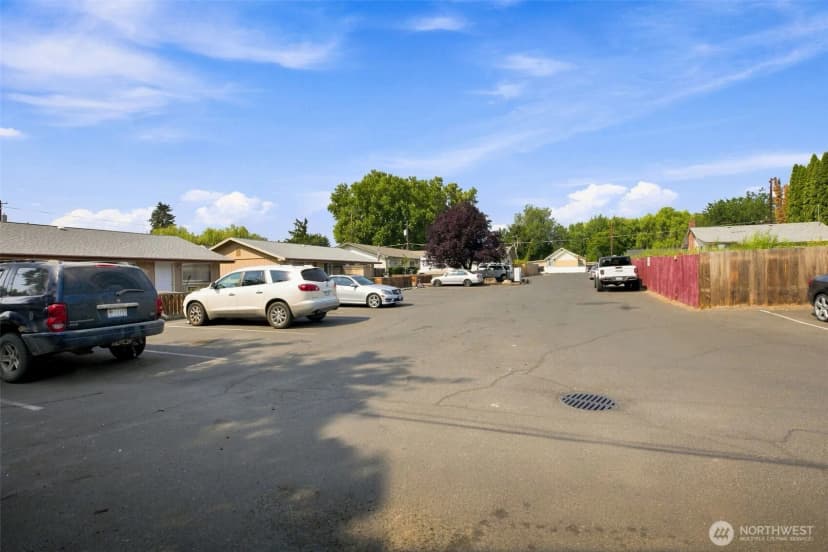 Property photo for 1403 S 18th Avenue, Yakima photo 17