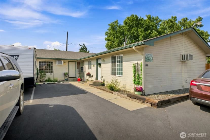 Property photo for 1403 S 18th Avenue, Yakima photo 12