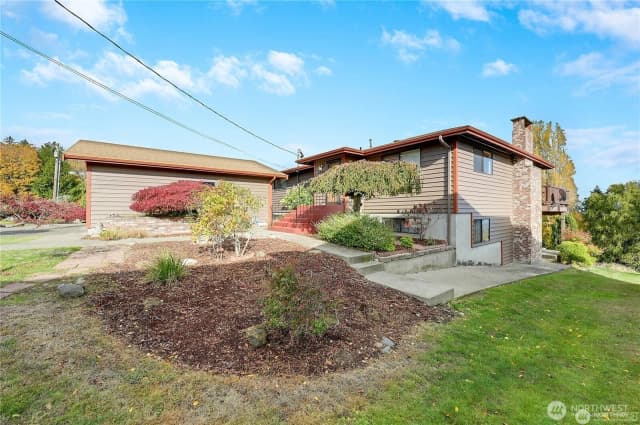 Property photo for 2601 2nd Avenue E, Port Orchard photo 3