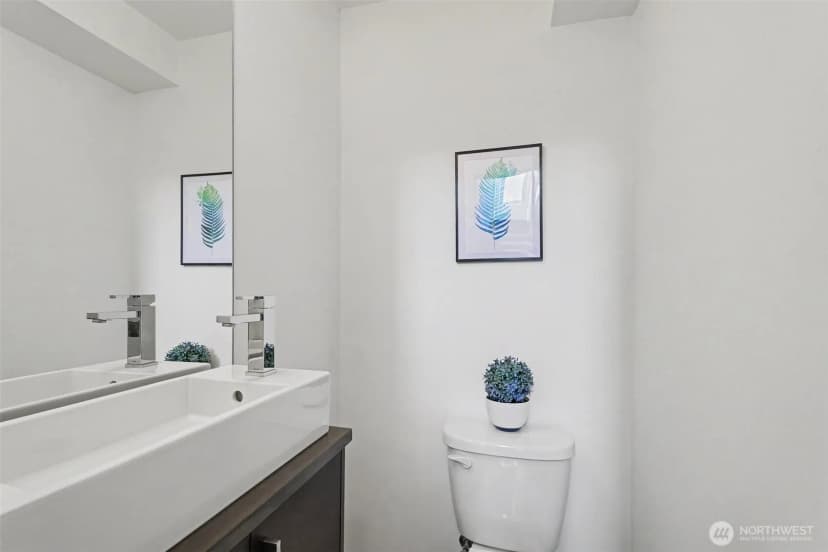 Property photo for 728 3rd Avenue N, Seattle photo 12