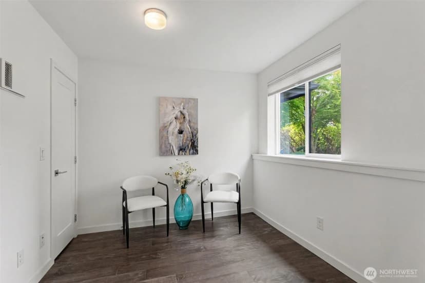 Property photo for 728 3rd Avenue N, Seattle photo 6