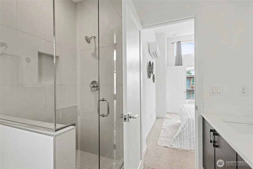 Property photo for 728 3rd Avenue N, Seattle photo 18