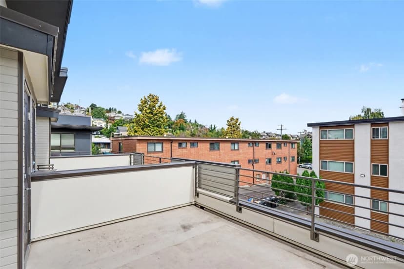 Property photo for 728 3rd Avenue N, Seattle photo 24