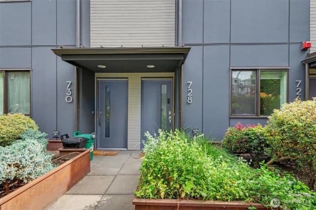 Property photo for 728 3rd Avenue N, Seattle photo 3
